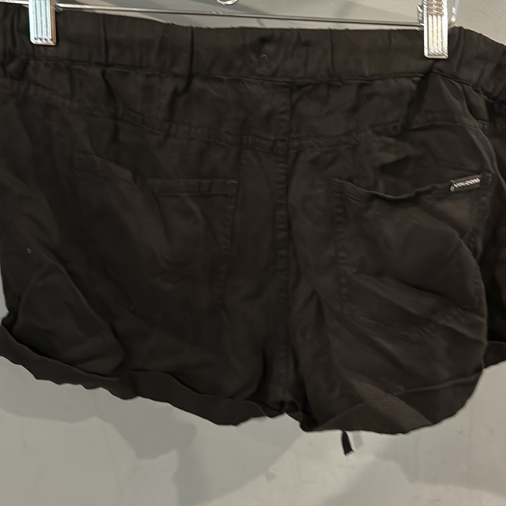 Volcom womens shorts - Picture 5 of 5